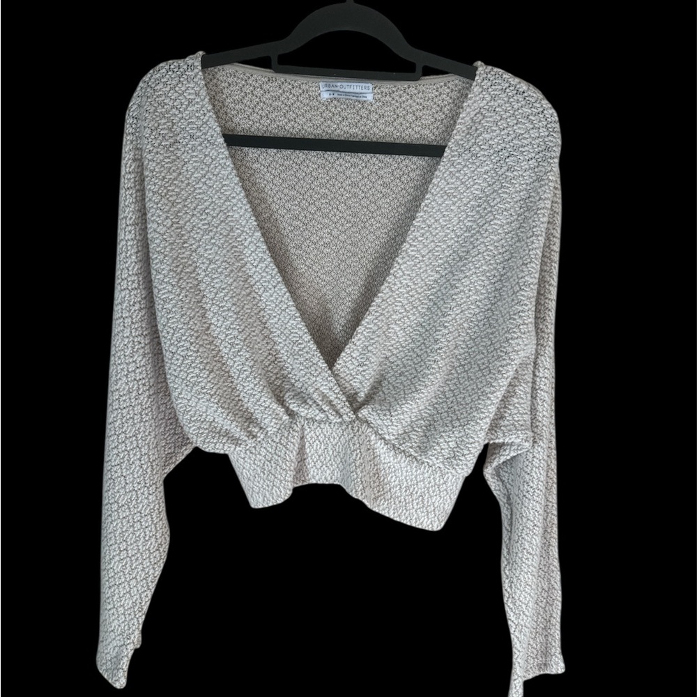 Urban Outfitters Textured Knit Sweater in Cream/Tan NWOT
Size - M